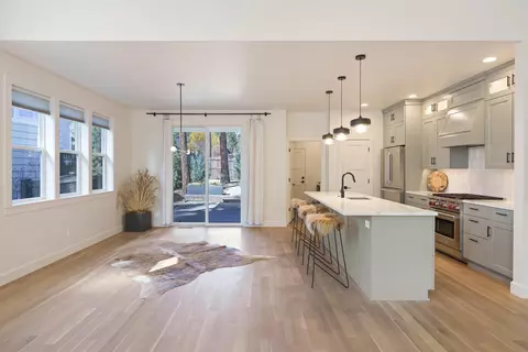 2424 NW Crossing Dr, Bend, OR 97703