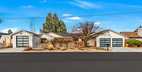 1443 SW Canyon Dr, Redmond, OR 97756