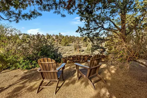 1443 SW Canyon Dr, Redmond, OR 97756