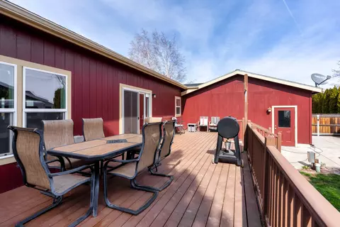 658 NE Shoshone Dr, Redmond, OR 97756