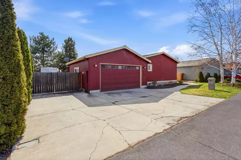 658 NE Shoshone Dr, Redmond, OR 97756