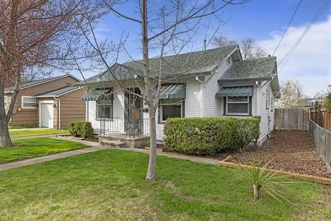 813 E 9th St, Medford, OR 97504