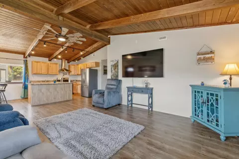 Living - 4811 Wocus Rd, Klamath Falls, OR 97601 photo 4 of 6