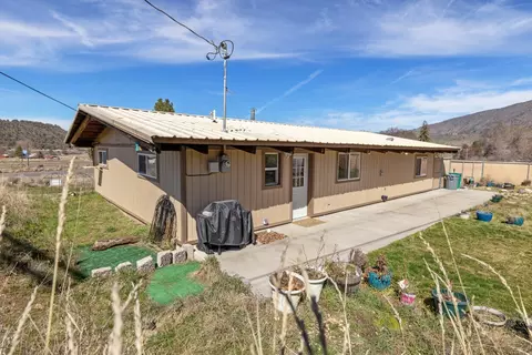 Exterior - 4811 Wocus Rd, Klamath Falls, OR 97601 photo 5 of 16