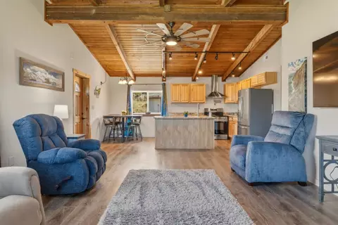 Living - 4811 Wocus Rd, Klamath Falls, OR 97601 photo 6 of 6
