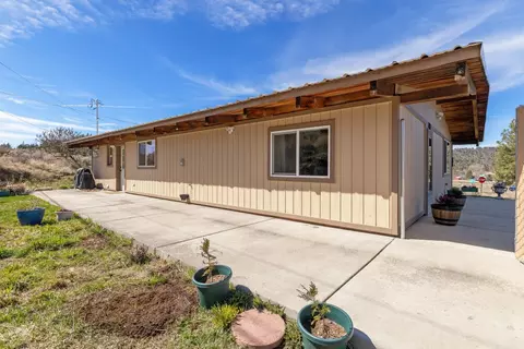 Exterior - 4811 Wocus Rd, Klamath Falls, OR 97601 photo 4 of 16