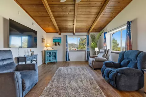 Living - 4811 Wocus Rd, Klamath Falls, OR 97601 photo 3 of 6
