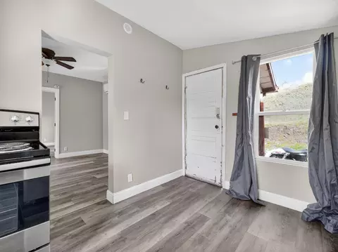 Entry Way - 515 SE 4th St, Pendleton, OR 97801 photo 1 of 2
