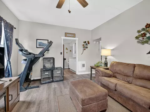 Living - 515 SE 4th St, Pendleton, OR 97801 photo 5 of 7