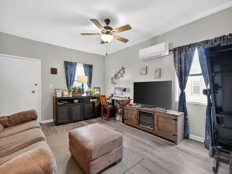 Living - 515 SE 4th St, Pendleton, OR 97801 photo 6 of 7