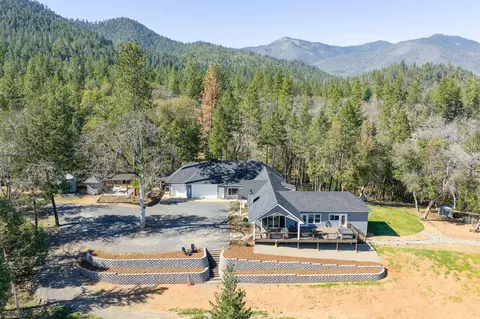 145 Lomas Rd, Jacksonville, OR 97530