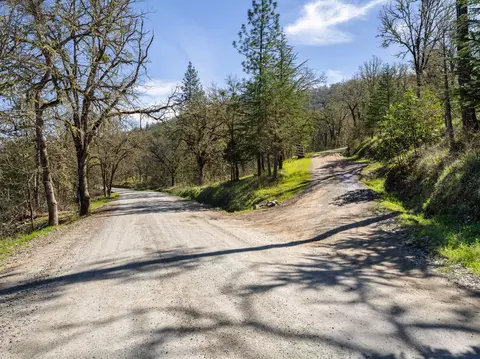 upper river road, Central Point, OR 97502 photo 6