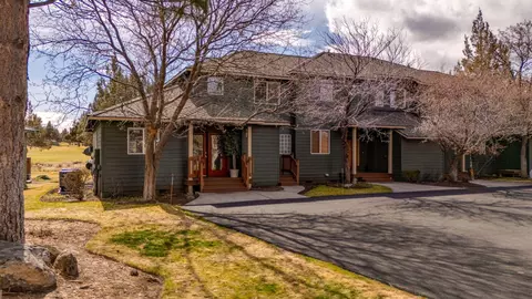 1061 Golden Pheasant Dr, Redmond, OR 97756