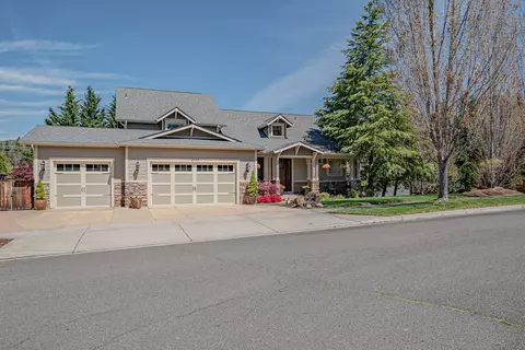 4575 Hathaway Dr, Medford, OR 97504