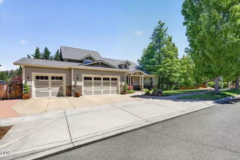 4575 Hathaway Dr, Medford, OR 97504