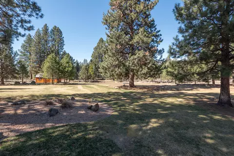 Exterior - 60012 Ridgeview Dr W, Bend, OR 97702 photo 8 of 11