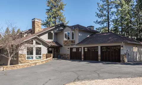 60012 Ridgeview Dr W, Bend, OR 97702