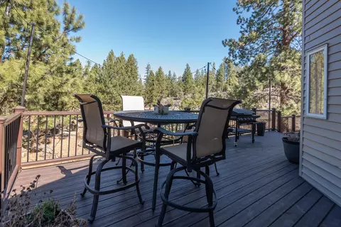 Exterior - 60012 Ridgeview Dr W, Bend, OR 97702 photo 3 of 11