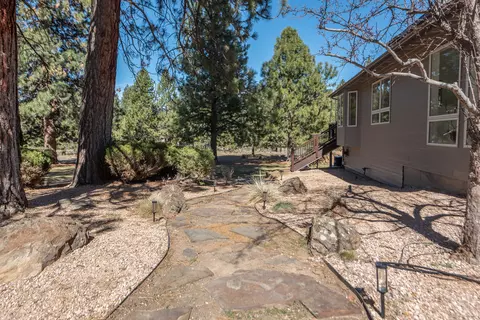 Exterior - 60012 Ridgeview Dr W, Bend, OR 97702 photo 9 of 11