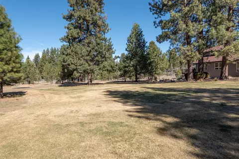 Exterior - 60012 Ridgeview Dr W, Bend, OR 97702 photo 6 of 11