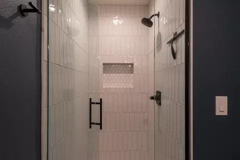Bath - 60012 Ridgeview Dr W, Bend, OR 97702 photo 7 of 8