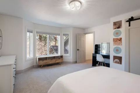 Bedroom - 60012 Ridgeview Dr W, Bend, OR 97702 photo 3 of 5
