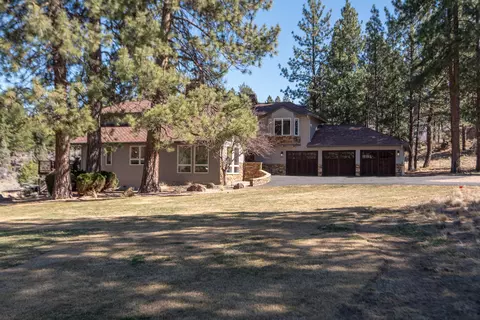 Exterior - 60012 Ridgeview Dr W, Bend, OR 97702 photo 10 of 11