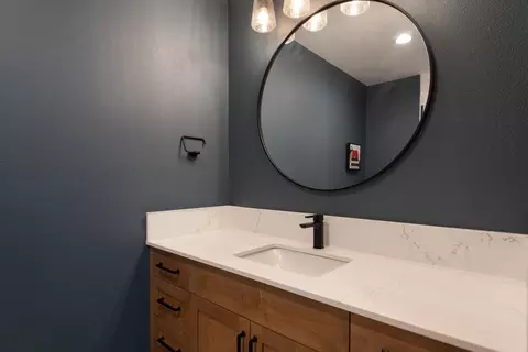 Bath - 60012 Ridgeview Dr W, Bend, OR 97702 photo 6 of 8