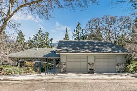 580 Weller Ln, Ashland, OR 97520