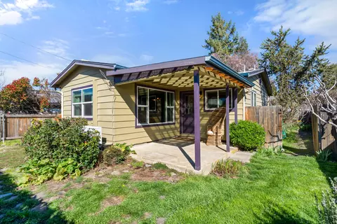 100 Christian Ave, Talent, OR 97540
