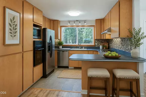 Kitchen - 153469 Hackamore Ln, La Pine, OR 97739 photo 1 of 2