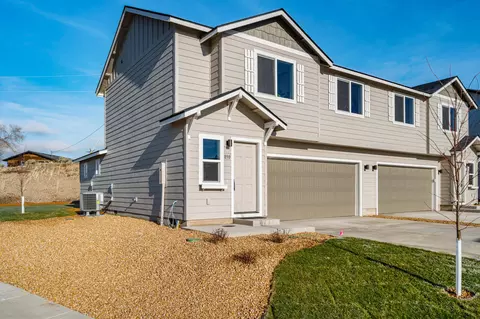 904 SE Starview Ave, Madras, OR 97741