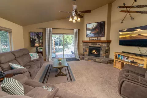 Living - 17370 Brant Dr, Bend, OR 97707 photo 1 of 2