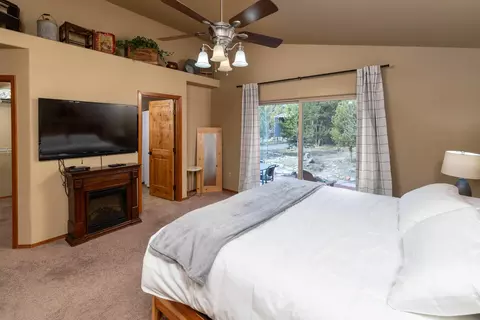 Bedroom - 17370 Brant Dr, Bend, OR 97707 photo 1 of 4