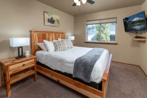 Bedroom - 17370 Brant Dr, Bend, OR 97707 photo 4 of 4