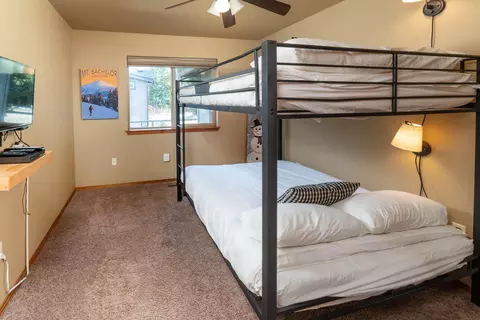 Bedroom - 17370 Brant Dr, Bend, OR 97707 photo 3 of 4
