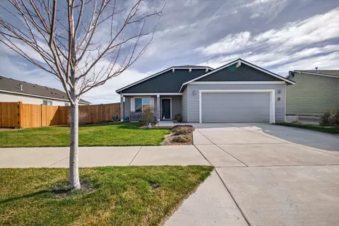 1225 NW Willow Parkway Rd, Madras, OR 97741