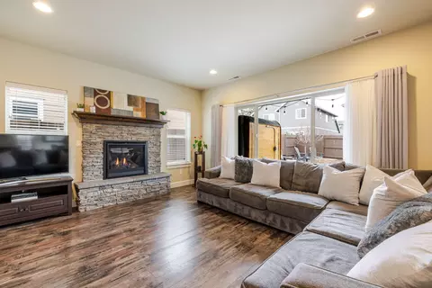 Living - 3137 NE Flagstone Ave, Bend, OR 97701 photo 2 of 3