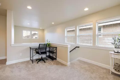 Entry Way - 3137 NE Flagstone Ave, Bend, OR 97701 photo 4 of 6