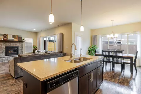 Kitchen - 3137 NE Flagstone Ave, Bend, OR 97701 photo 5 of 6