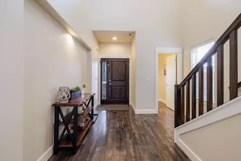 Entry Way - 3137 NE Flagstone Ave, Bend, OR 97701 photo 3 of 6