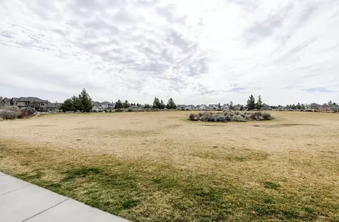 Exterior - 3137 NE Flagstone Ave, Bend, OR 97701 photo 13 of 14