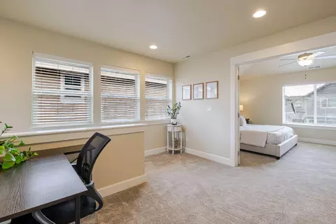 Entry Way - 3137 NE Flagstone Ave, Bend, OR 97701 photo 5 of 6