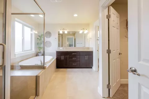 Bath - 3137 NE Flagstone Ave, Bend, OR 97701 photo 2 of 6