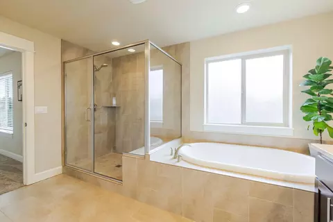 Bath - 3137 NE Flagstone Ave, Bend, OR 97701 photo 4 of 6