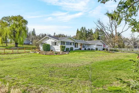 2331 Old Stage Rd, Central Point, OR 97502