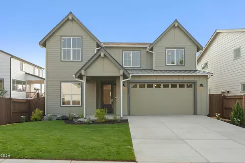 2177 SW 43rd St #16, Redmond, OR 97756