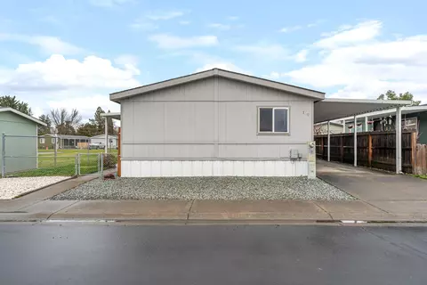 1570 S Peach St #SPC 100, Medford, OR 97501