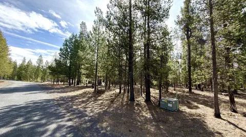 15111 River Loop Dr W, Bend, OR 97707 photo 7