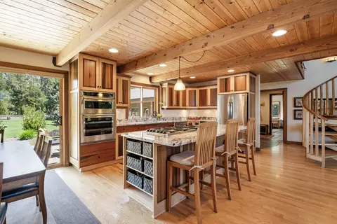 Kitchen - 55635 Gatehouse Ln, Bend, OR 97707 photo 3 of 6